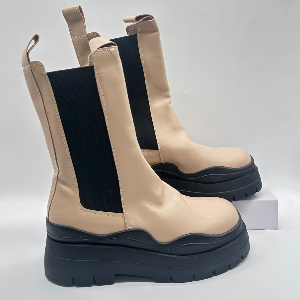 Botin beige suela negra 5cm #080 C1